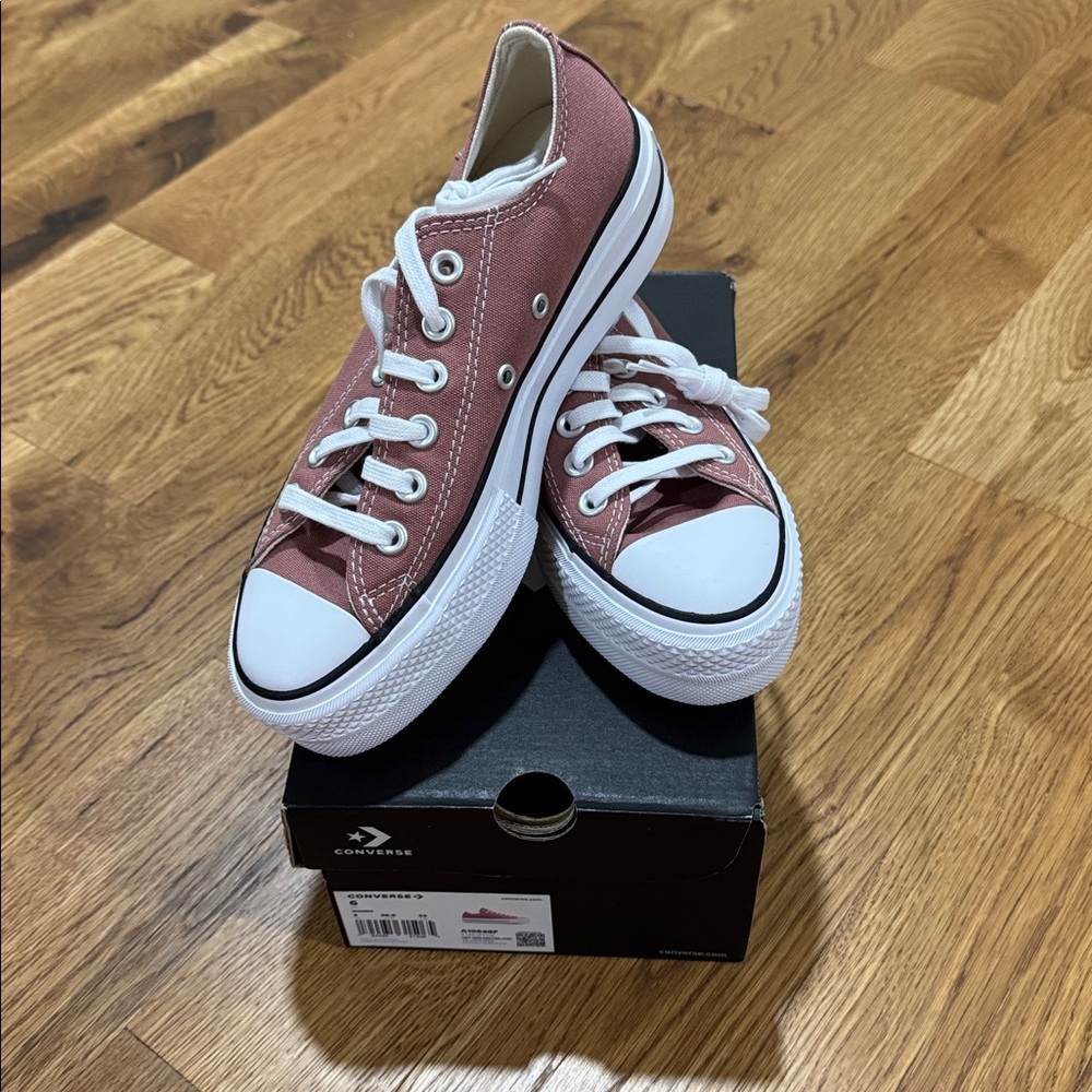NWT Converse Chuck Taylor All Star Lift Platform Canvas Size 6